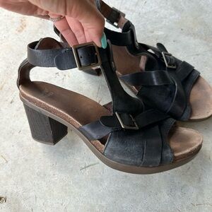 Dansko Dominique Black Leather T-Strap Sandals Block Heels sz 41  a 10.5 in US